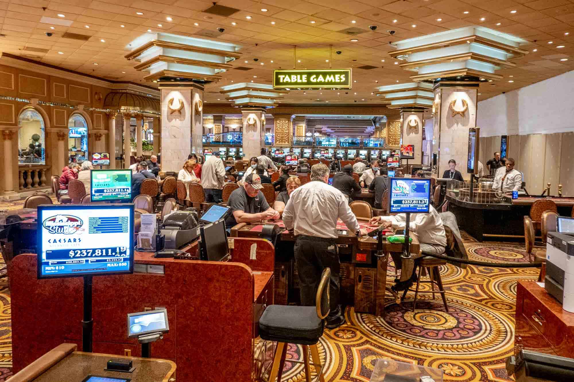Kazanma Kilidi: Blackjack, Rulet ve Poker’de Başarıya Giden Stratejiler